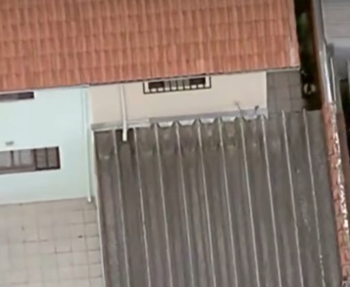 Foi dentro da casa da família. (Foto: Reprodução Record)
