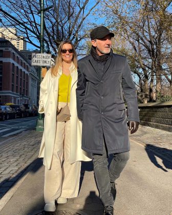 Hoje Antonio Banderas namora Nicole Kimpel. (Foto: Instagram)