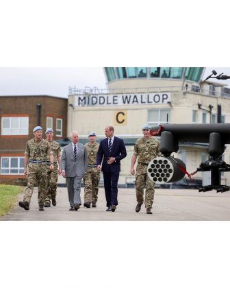 Nesta segunda-feira (13), o Rei Charles III deu o título de coronel em chefe do Corpo Aéreo do Exército britânico ao príncipe William (Foto: Instagram)