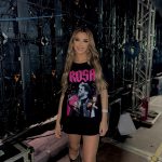 A ex-BBB Key Alves encanta ao presentear o namorado Bruno Rosa com uma camiseta personalizada. (Foto: Instagram)