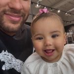 Bruna ia dar banho em Mavie antes do almoço. (Foto: Instagram)
