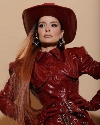 Maiara para show para rebater fã que a chamou de "calango seco" (Foto: Instagram)