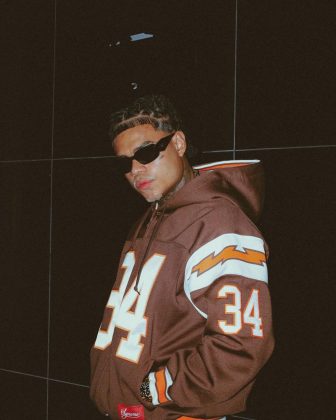 A jovem de 24 anos também mencionou ser carioca e bronzeada. (Foto: Instagram)