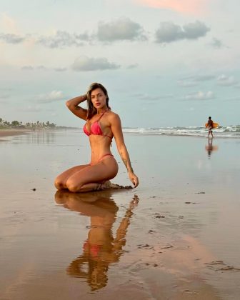 Amanda, natural de Minas Gerais, reside na Irlanda desde 2019, mas após conhecer Erasmo, decidiu passar mais tempo no Brasil, fortalecendo o vínculo com o amado. (Foto: Instagram)