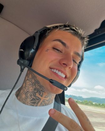 Filho de Andressa Urach explica motivo de cirurgia aos 18 anos: "Dolorido". (Foto: Instagram)