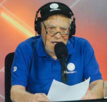 "Gol! Que golaço! Meu Deus do céu! Golaço!" A frase que marcou a carreira de Silvio Luiz. (Foto: Record)