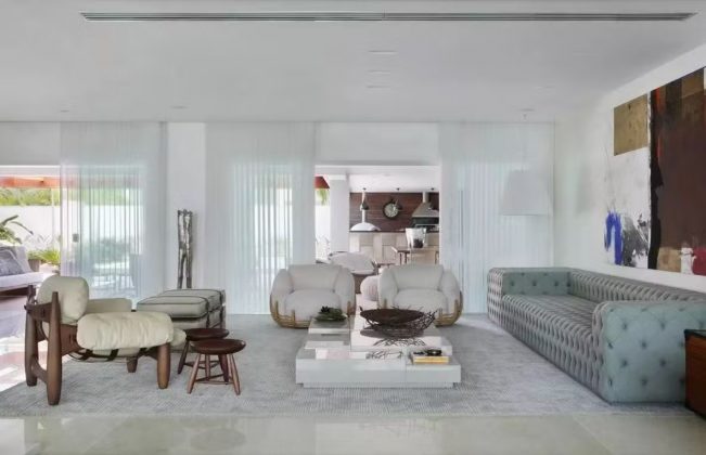 Reforma expressa: Thiago e Belle Silva realizaram uma reforma rápida na mansão antes de se mudarem, com a ajuda da arquiteta Leila Dionízios. (Foto: Instagram)
