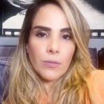 O cheiro de queimado fez com que ela pedisse para parar o carro. (Foto: Instagram)