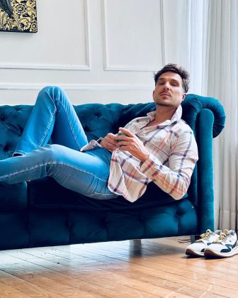 O ator Igor Rickli recentemente compartilhou sua experiência de tornar público sua identidade LGBT. (Foto Instagram)