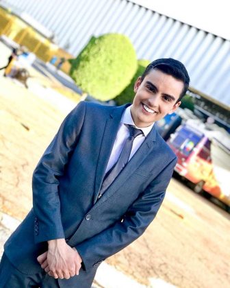 “Eu até fico feliz quando encontro jovens que me param e falam que a minha entrada no jornalismo foi inspiradora, principalmente por conta da pouca idade". (Foto Instagram)