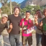 Rafa Vitti compra todos os produtos de camelôs no RJ. (Foto: Instagram)