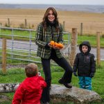 Lutando contra um câncer, descoberto em janeiro, depois de uma cirurgia programada na região do abdômen, Kate Middleton, permanece isolada em casa, enquanto passa pela dificuldade do tratamento (Foto: Instagram)