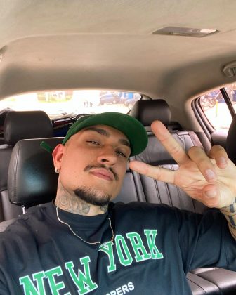 O cantor MC Binn, que participou do Big Brother Brasil 24, está colhendo frutos ainda mais doces do que o prêmio do reality. (Foto Instagram)