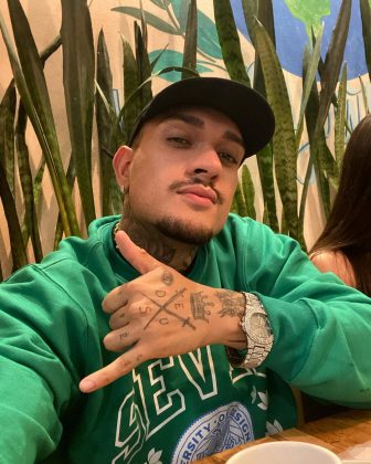 Binn demonstra grande ambição para sua carreira musical. “Meu sonho agora é só estourar algumas músicas, trabalhar bastante e futuramente a gente vai vivendo, vai conquistando mais coisas". (Foto Instagram)