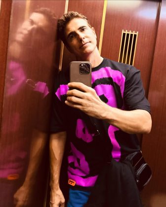 O ator Reynaldo Gianecchini, em meio aos preparativos para o musical "Priscilla, a Rainha do Deserto". (Foto Instagram)
