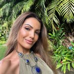 A apresentadora retorna ao trabalho após dias de descanso. (Foto: Instagram)