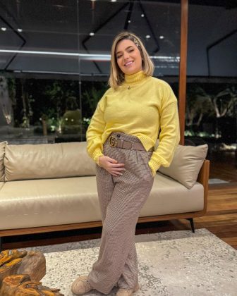 Lua chegou a ter febre durante a internação da mãe. (Foto: Instagram)