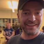 A prisão foi realizada pelo Departamento de Polícia de Sag Harbor, que também divulgou a foto do cantor após a detenção. (Foto: Instagram)