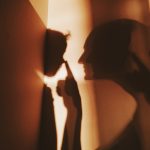 Devido à retirada do filho da guarda da mãe. (Foto Pexels)