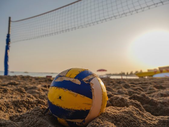incluindo abuso sexual, crime íntimo, constrangimento ilegal, fornecimento de bebidas alcóolicas a menores e facilitação do uso de drogas por adolescentes. (Foto Pexels)
