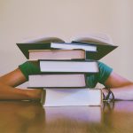 Elas denunciaram o que consideram um modelo de ensino excludente por parte da escola militar. (Foto Pexels)