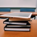 As famílias dos alunos denunciam a falta de acolhimento e a ausência de um plano pedagógico adequado para atender às necessidades de alunos neuroatípicos. (Foto Pexels)