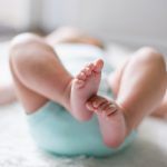 As lesões identificadas no corpo da criança durante o exame médico-legal, no entanto, não condiziam com a versão apresentada pelos pais. (Foto Unsplash)