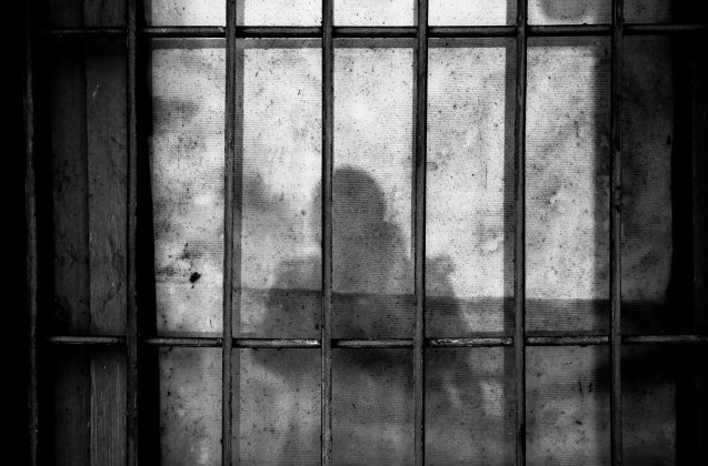Fabiano Alves, 43 anos, foi sentenciado a 108 anos de prisão por assassinar sua esposa, Roseane Caros Seabra. (Foto Unsplash)