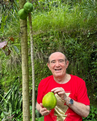 O maestro Leonardo Randolfo dirigiu o coral na missa. (Foto: Instagram)