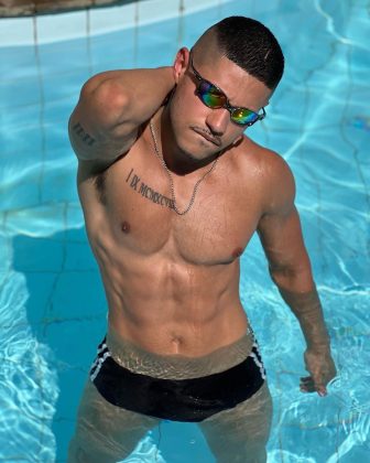 Além de integrar o balé de MC Pipokinha, Bruno ZL ganhou popularidade nas redes sociais por sua presença em plataformas adultas. (Foto Instagram)