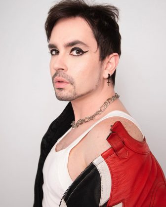 Johnny Hooker emplaca trilha sonora de nova novela da Globo. (Foto Instagram)