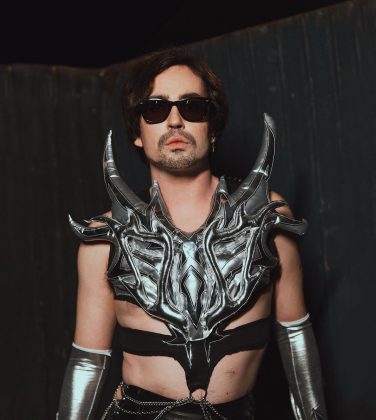 "Às vezes acho que se mostrar demais o povo até se chocaria, elas são muito profanas pro senso comum", afirma o artista. (Foto Instagram)