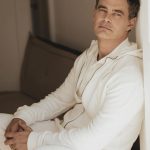 Em uma conversa franca e reveladora no podcast "Surubaum", comandado por Giovanna Ewbank e Bruno Gagliasso, o ator Carmo Dalla Vecchia decidiu compartilhar sua luta contra o vício em imagens eróticas. (Foto Instagram)