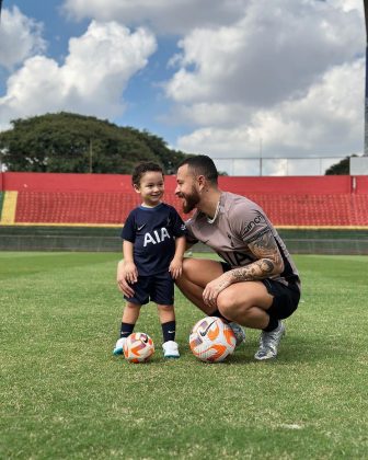 “Enquanto não volto, meu maior desafio é esse aí, estar presente na vida dele de alguma forma todos os dias". (Foto Instagram)