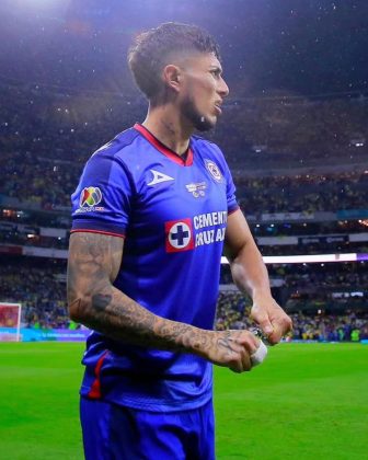 Jogador de futebol é acusado pela mãe de mandar tirar a vida da própria irmã. (Foto Instagram)
