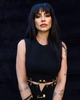 Climão: Cleo corrige repórter ao ser chamada pelo nome e sobrenome (Foto: Instagram)