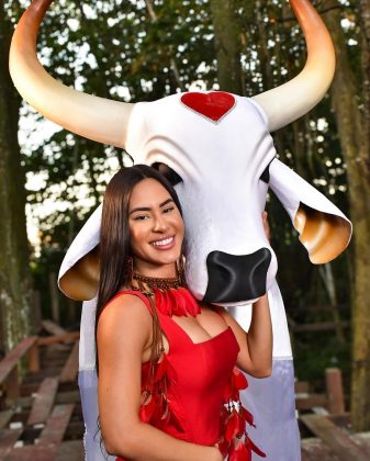 Isabelle Nogueira mostra as marcas causadas por fantasia de cunhã-poranga em festival de Parintins (Foto: Instagram)