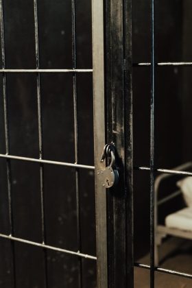 William Izidro da Silva, de 50 anos, esposo da empresária de 37 anos que foi presa em abril deste ano por manter um relacionamento amoroso com um adolescente de 13 anos. (Foto Pexels)