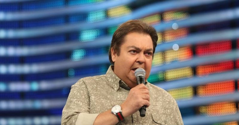 O apresentador, que passou por um momento delicado, surpreendeu ao revelar que seu estado de saúde é muito bom. (Foto Instagram)