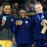 A atriz norte-americana, além de comentar a postagem da ginasta, publicou um álbum de fotos das medalhistas olímpicas da ginástica artística, parabenizando-as pela conquista. (Foto Instagram)