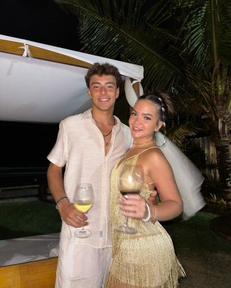 Agora, Mel segue aproveitando momentos com amigas. (Foto: Instagram)