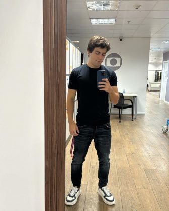 "Está sendo muito legal, pós-gravação, que estou saindo mais de casa, porque antes estava imerso ali de segunda a sábado, receber esse carinho do público, que as pessoas ficam comentando e curiosas como vai terminar". (Foto Instagram)