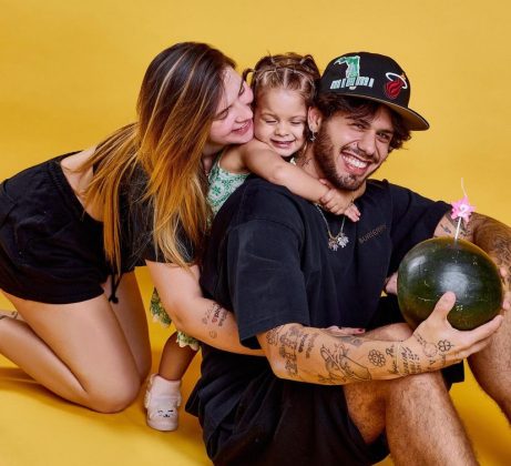 A influenciadora acompanhou as pequenas no primeiro dia de aula. (Foto: Instagram)
