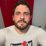 "Dois anos atrás, eu estava perto dos 200 kg. Esta semana, atingi meu menor peso em 16 anos. Oi, meu nome é André, já pesei 175 kg e consegui perder 83 kg sem cirurgia". (Foto Instagram)