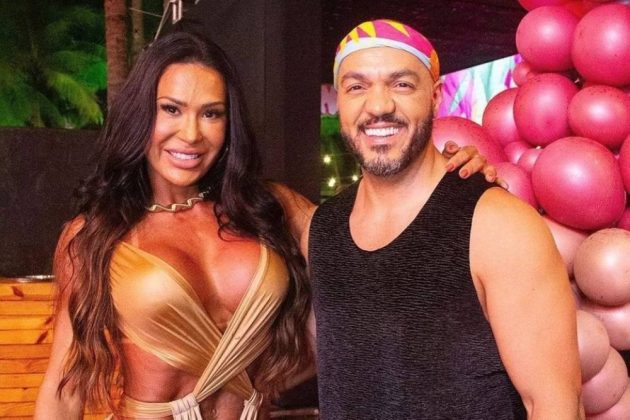 A plateia se emocionou e pediu um beijo entre os dois. (Foto: Instagram)