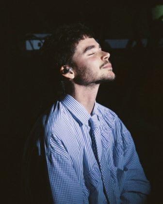 O álbum, que leva o nome do cantor, é um projeto pessoal e cheio de significado. (Foto Instagram)