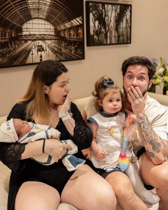Lua tem 1 ano e 7 meses e sente a ausência dos pais. (Foto: Instagram)