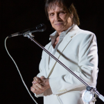 O cantor, de 83 anos, se considera muito romântico. (Foto: Instagram)