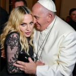 O papa mantém algumas atividades mesmo internado. (Foto: Instagram)