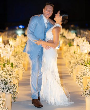 Celebrar nossos 10 anos de casados no Cristo Redentor é algo que vai além das palavras, é um sentimento que só o coração entende”, escreveu o artista. (Foto Instagram)